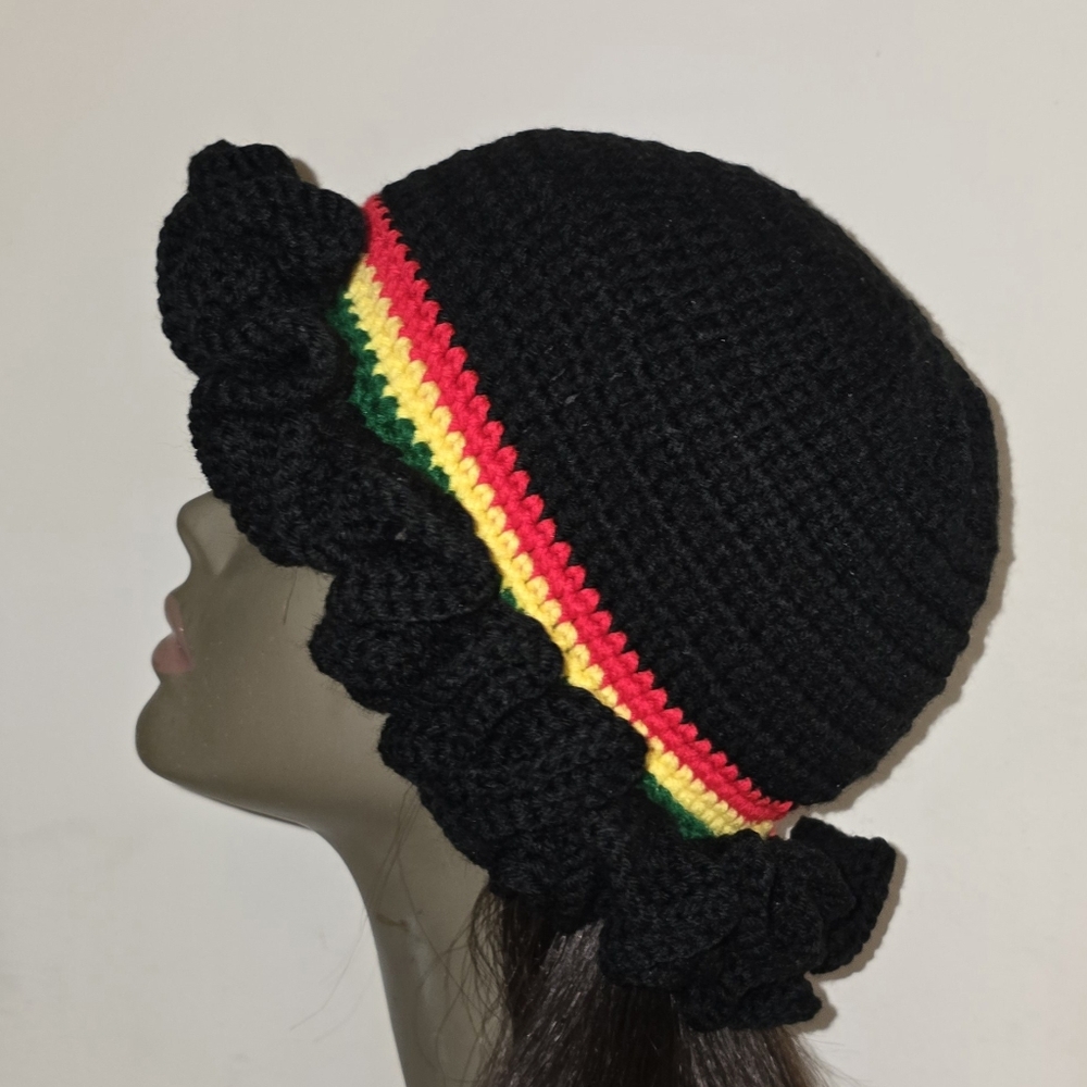 Crochet ruffle hat - Picture 2 of 5